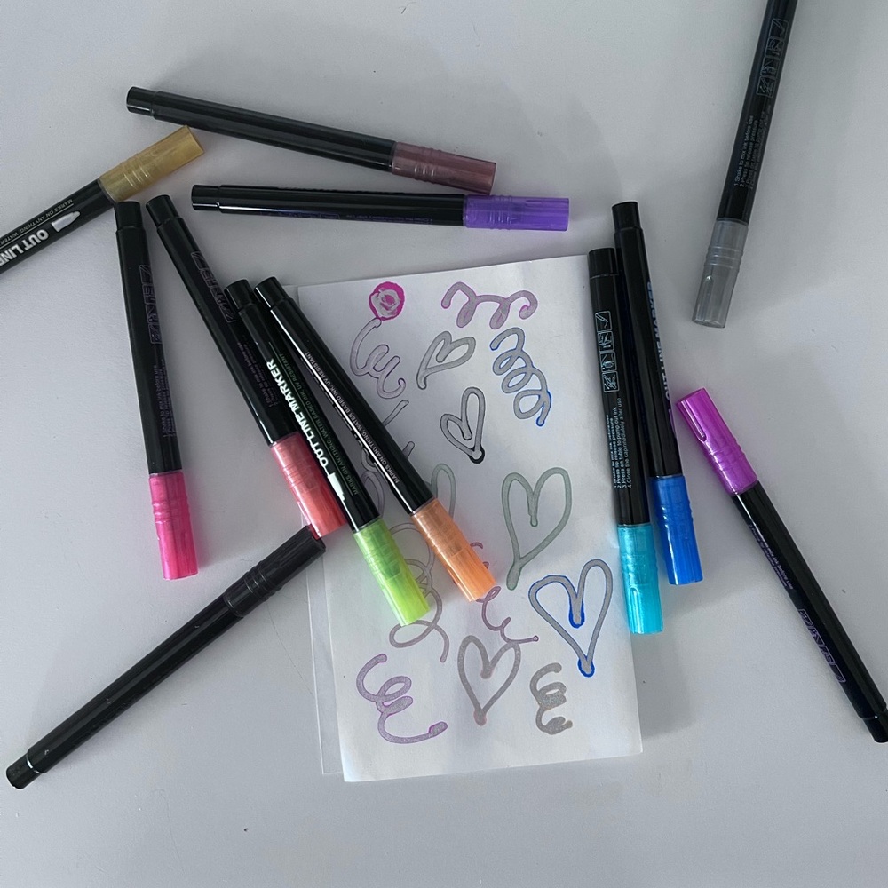 Outline Markers Set of 12 Multicolored NEW - Picture 3 of 10
